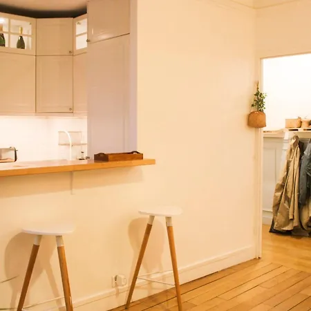 Spacious And Practical In 18th Apartment *